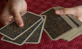 宝剑六逆位爱情 塔罗牌宝剑六逆位感情解析
