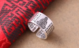 男生本命年带什么，本命年适合男生的饰品推荐